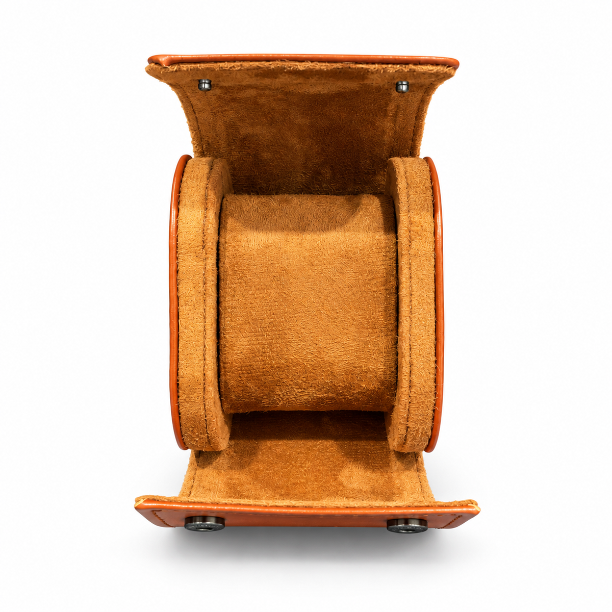 Écrin cognac ouvert avec son coussin sur fond blanc