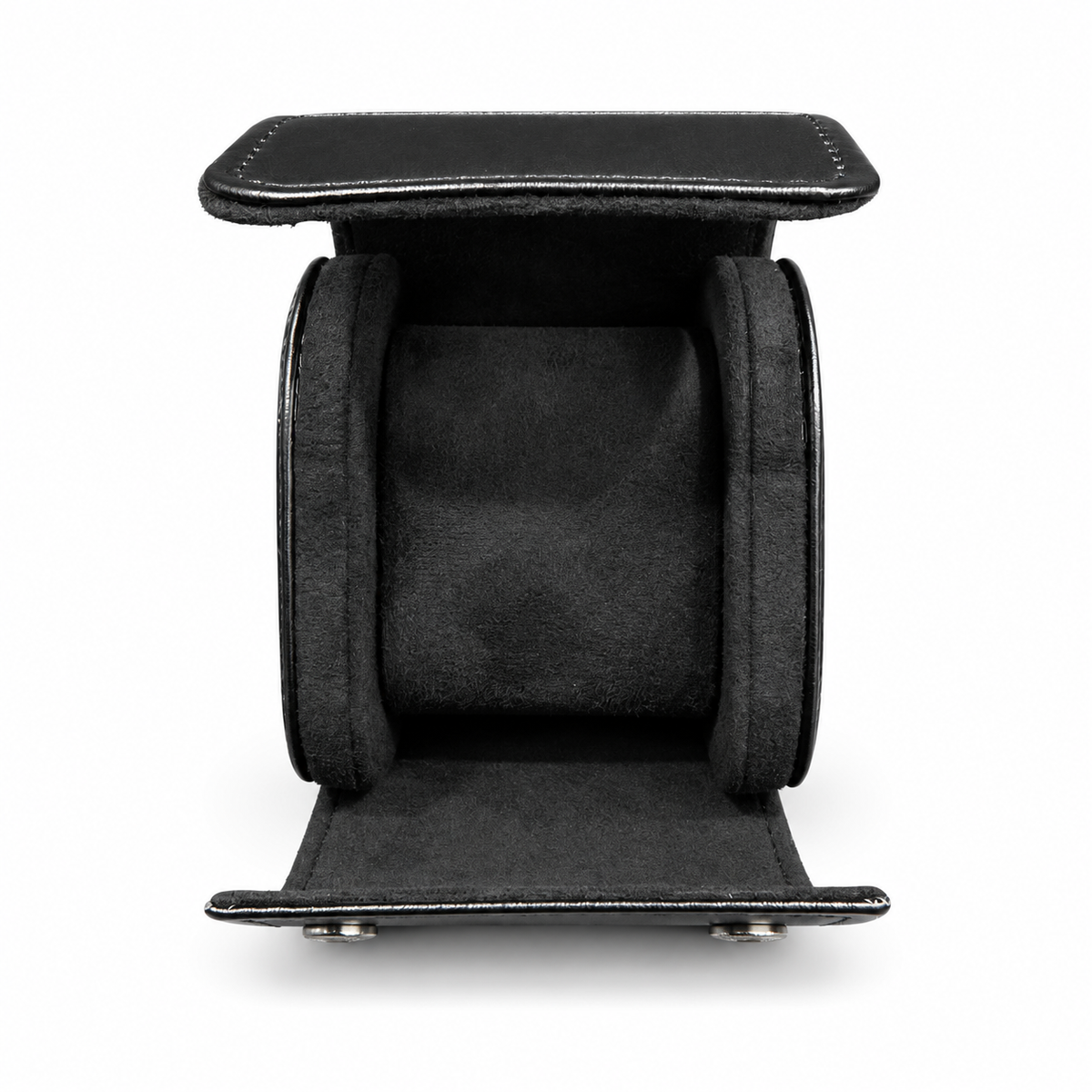 Écrin noir ouvert avec son coussin sur fond blanc